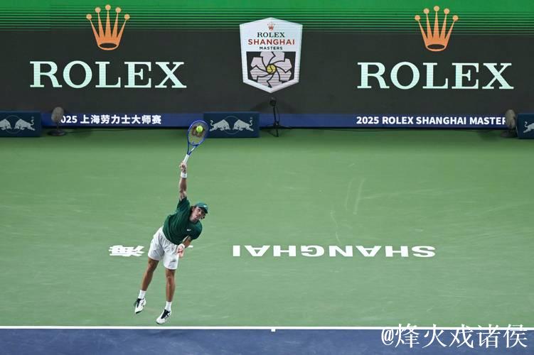 完胜德米纳尔 ATP上海大师赛梅德韦杰夫晋级四强