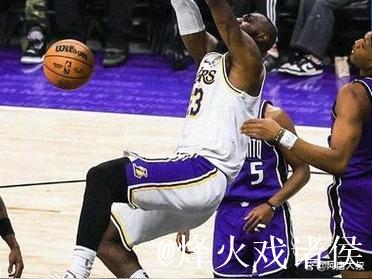 詹姆斯32+7+6力压福克斯31分 湖人险胜国王豪取3连胜